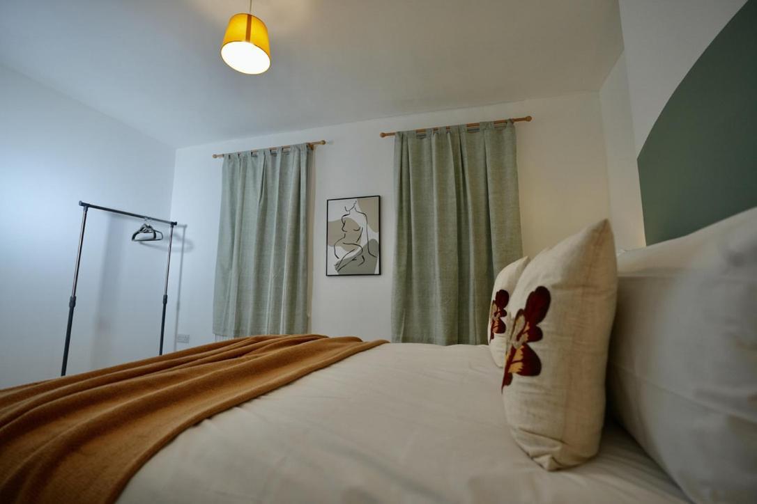 Spacious Two-Bedrooms House, Private Parking, Contractors, Relocators Оксфорд Екстериор снимка