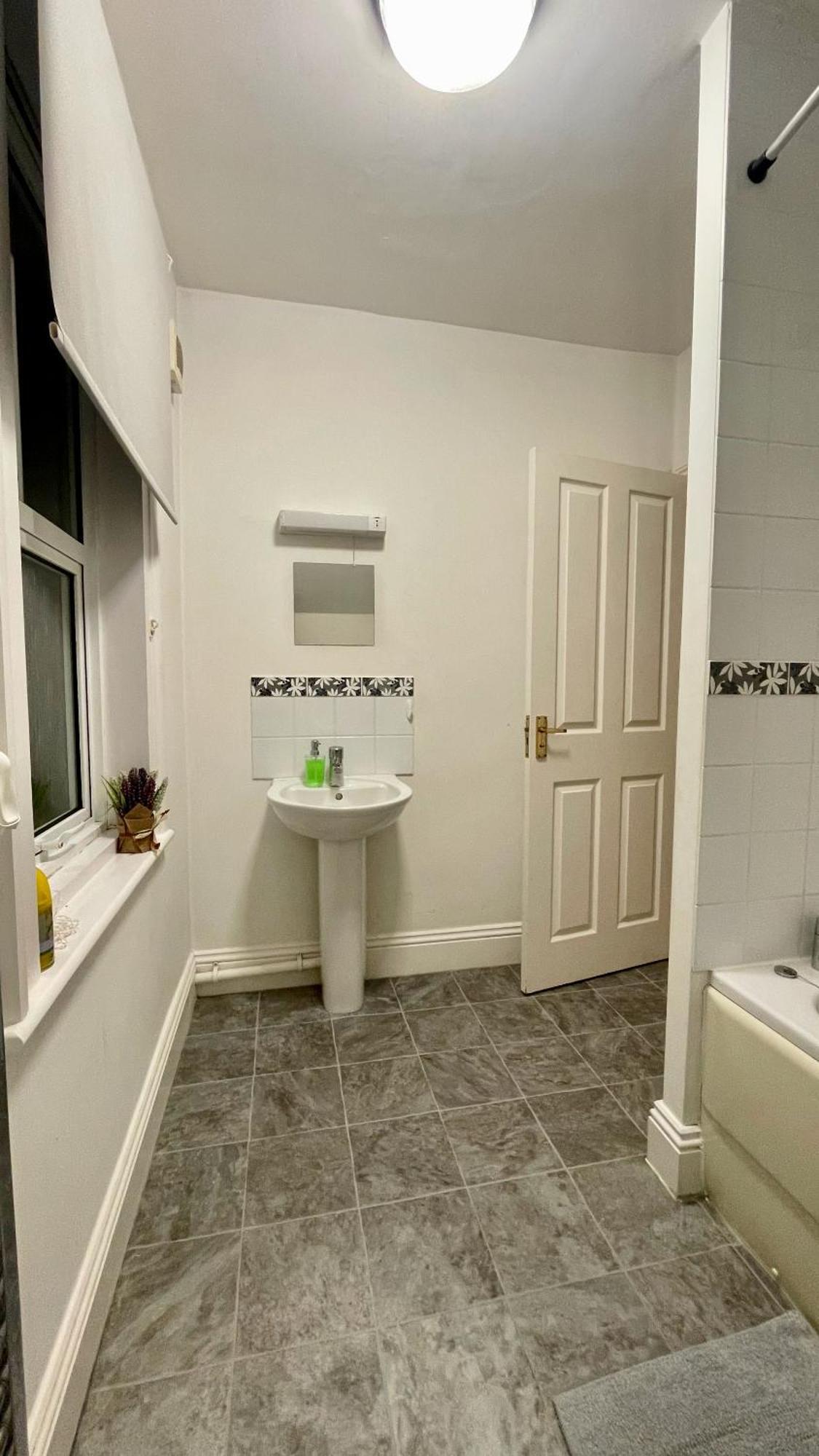 Spacious Two-Bedrooms House, Private Parking, Contractors, Relocators Оксфорд Екстериор снимка