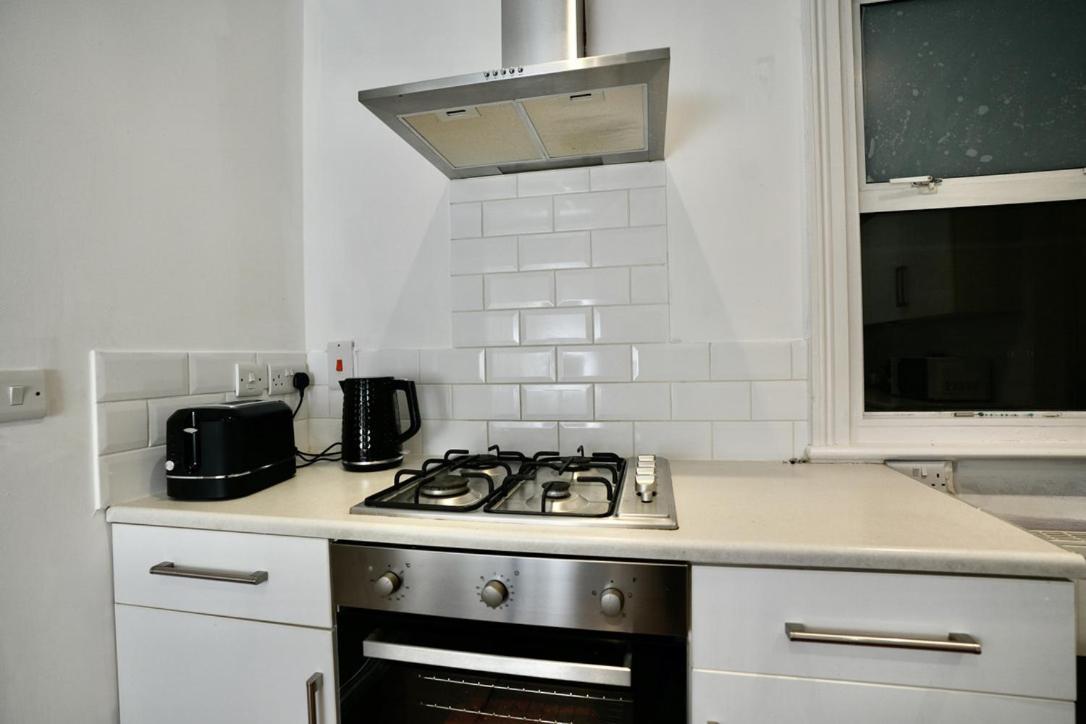 Spacious Two-Bedrooms House, Private Parking, Contractors, Relocators Оксфорд Екстериор снимка